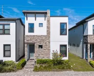New Luxury 4 Bedroom Villa by 𝓓𝓲𝓼𝓷𝓮𝔂 w/ Pool - 4-Star
