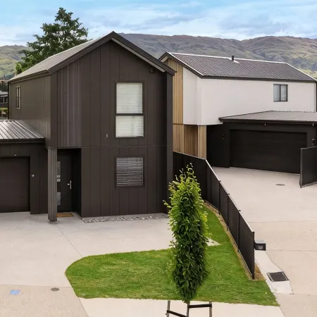 Warm and stylish new home close to river, lake, restaurants and golf course.