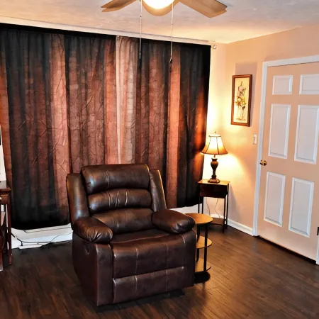 The Lionheart Inn - Charming Private 1 Bedroom 1 Bath Apartment Downtown Helen