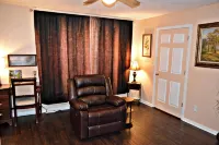 The Lionheart Inn - Charming Private 1 Bedroom 1 Bath Apartment Downtown Helen