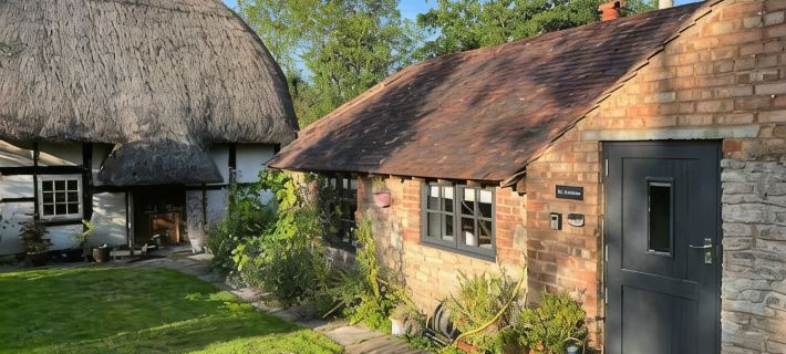 An Original Bakehouse located in the grounds of a 18th century thatched cottage Hotels in Malvern