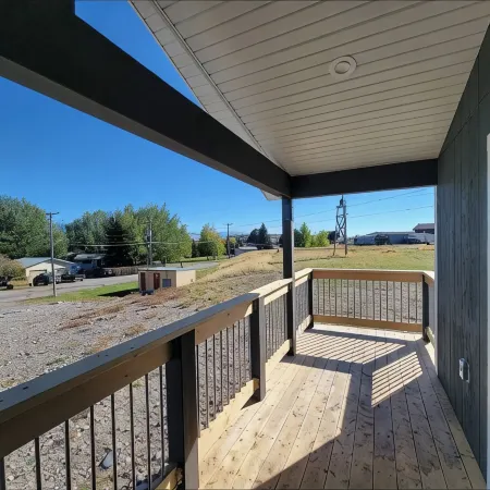 Charming 3-bedroom cabin- minutes from downtown Ennis
