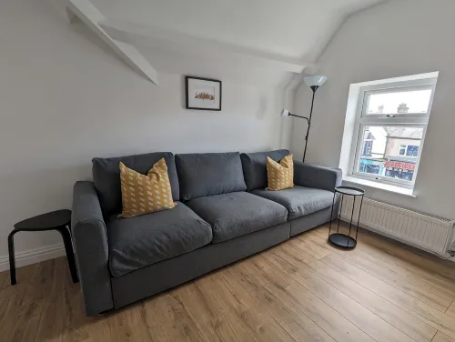 Top Floor Apartment - Apartments