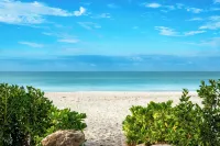 Charming 1-bedroom, beachfront condo in marvelous Longboat Key
