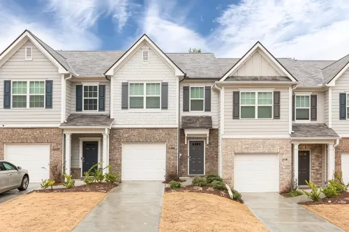 A Traveler’s dream; Private Townhome 15min to Airport in peaceful Union City