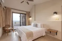 LUXURY BEACHFRONT VILLA  Includes 3 Pools, Wifi, Best Snorkeling & Kayaking Bay