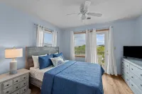 Renovated, Pet-Friendly,  with HOT TUB - Highly Walkable Location