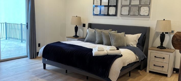 Modern Chic Loft in Downtown Shawnee KS Walking Distance to Local Attractions Hotels in Johnson County
