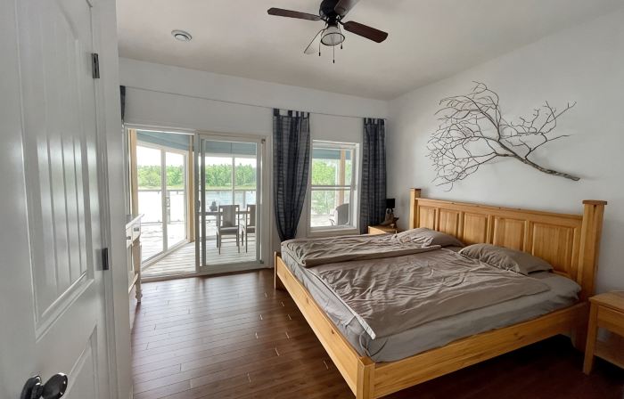 Blue Lodge with cozy winter garden and direct lake access