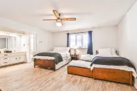 Total Privacy & Totally Private Hot Tub, 4 Bed, 3 Bath, 2 Car - Sleeps 14!! - บังกะโล