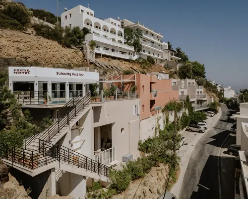 Petra Hotel Hotels in Lampi