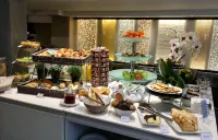 Best Western Plus Hotel Carlton - breakfast