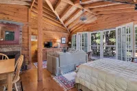 1940s Cottage Stunner Large Studio w/loft feel dog friendly - Homestays