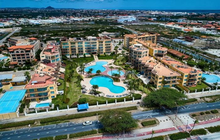 Walk to Eagle Beach – Exclusive 6Br Beachfront Condo with Private Pool & Jacuzzi