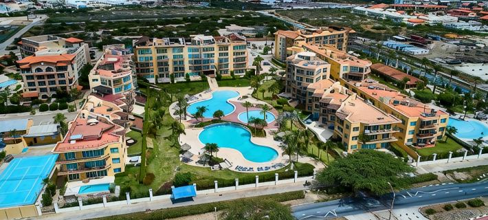 Walk to Eagle Beach – Exclusive 6Br Beachfront Condo with Private Pool & Jacuzzi Hoteles en Playa de Eagle