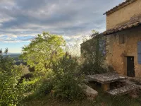 A typical sheepfold between Ventoux and Luberon リュストルのホテル