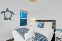 1 Block to Beach, Linens + Towels, BBQ, AC
