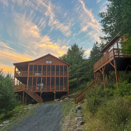 Entire Cabin in Lost River w/ fire pit + pet friendly!