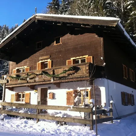 Ellmau: Quaint holiday home, 350 m to the mountain railway in the mountain doctor village