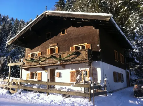Ellmau: Quaint holiday home, 350 m to the mountain railway in the mountain doctor village