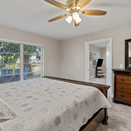 Remodeled Lake Front Pool Home! Sleeps 13! Bring dogs and kids!