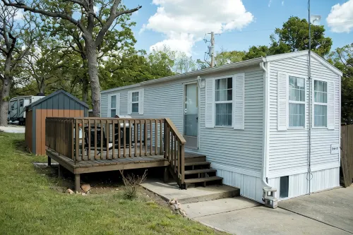 Clyde's Cabin + Hot Tub - 3-Star