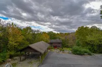 Cabin 114, Luxury 6 bedroom, 3 bath cabin minutes from Downtown Lexington!