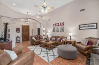 Spirit of Aggieland-💥Voted# 1 Game Day House on Expedia💥Huge Yard-Games-Modern - Holiday bungalows