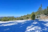 Hilltop Log Cabin on 4.5 Acres. Panoramic Views, Clean and Pet Friendly
