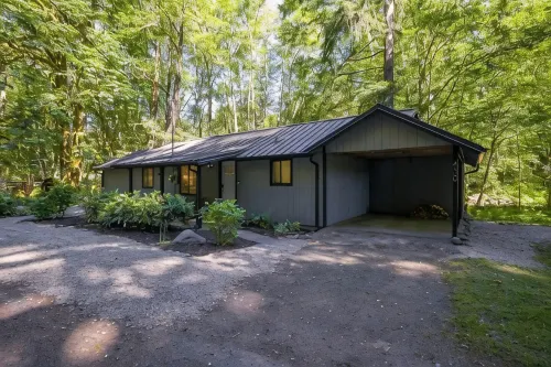 Bigfoot Bungalow — Creekside Paradise