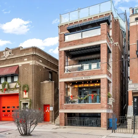 Wrigley Field Rooftop Apartment! - Cubs Season Open