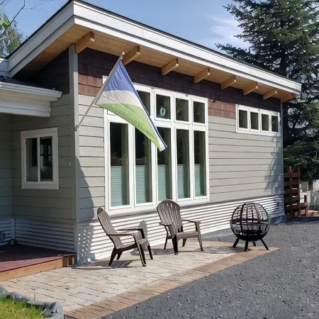 Entire House Tiny Home: close to cruise ship terminal and downtown Seward