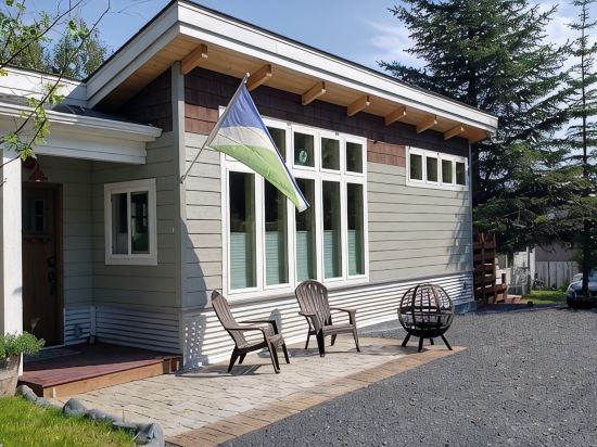 Entire House Tiny Home: close to cruise ship terminal and downtown Seward