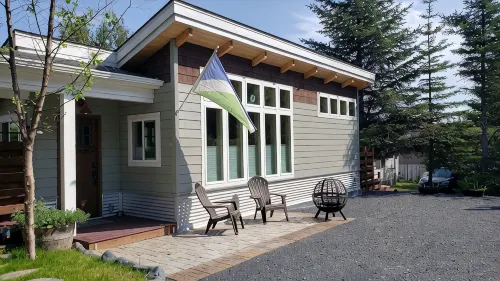 Entire House Tiny Home: close to cruise ship terminal and downtown Seward