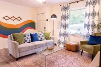 Artist's Bungalow- 1/2 mi from Covington Square