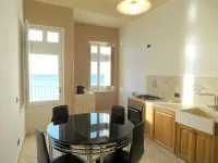 Large apartment for exclusive use on the sea