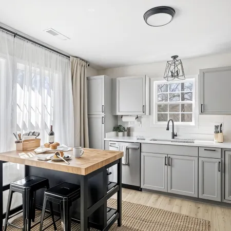 Spacious 6-bedroom house in beautiful Downtown Brevard Отели в г. Бревард