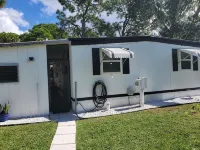AQUAHOLIC VISTA - Homestays