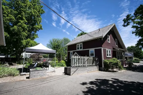Peaceful House, Calming Gardens + Kitchen + Wi-Fi