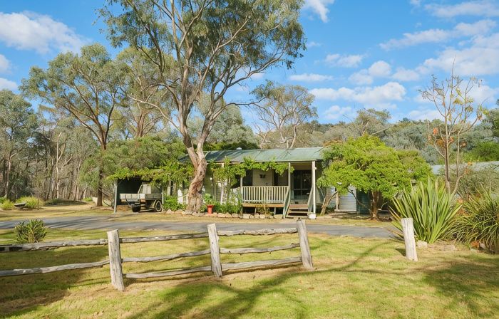 Woongarra Cottage - Tranquil Off-Grid Nature Escape in a Bush Setting