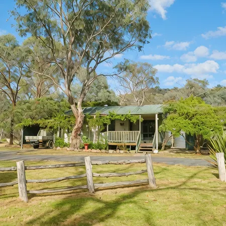 Woongarra Cottage - Tranquil Off-Grid Nature Escape in a Bush Setting