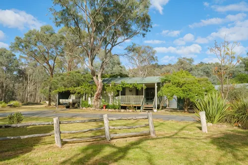 Woongarra Cottage - Tranquil Off-Grid Nature Escape in a Bush Setting