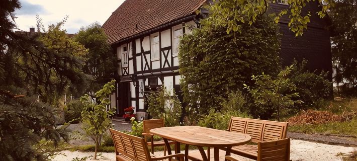 Musikhaus Medebach. This historic house is in the village in Hochsauerland. 梅德巴赫住宿飯店