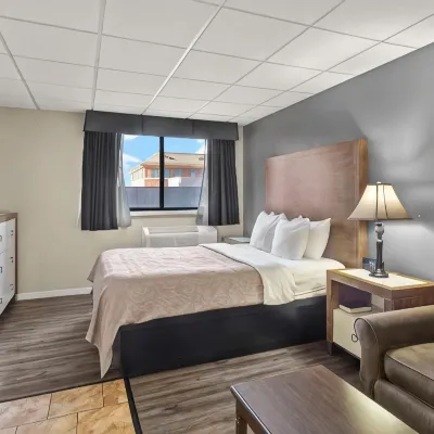 Quality Inn & Suites Downtown Hotel dekat Stadion Joannes