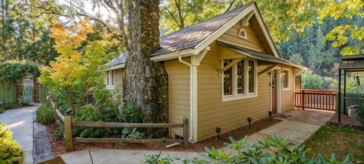 Romantic & private cabin on Rogue River, 1 hr from Crater Lake Hotels in Jackson County