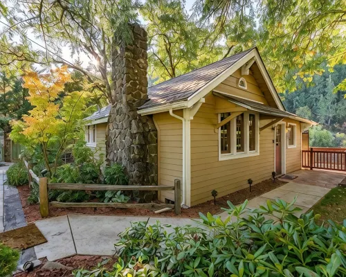 Romantic & private cabin on Rogue River, 1 hr from Crater Lake Hotels in Trail