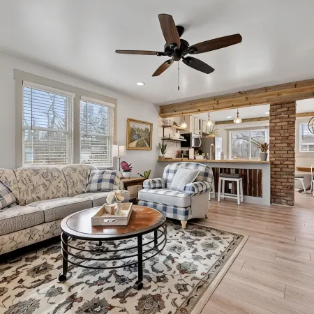 N Shore Bungalow-Close to St Joe, beaches, golf, wineries, 45 min to Notre Dame