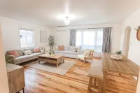Vintage Home By Parks- 20 min to U of O - 8 min to Airport - Pet Friendly - Bungalows