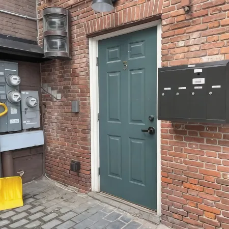 New Modern Studio- Hop Skip & Jump to Waterfront