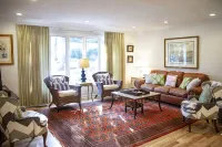 Trendy 3 Bedroom 2 Bathroom In Historic Village - Walk To Everything - 4-Star